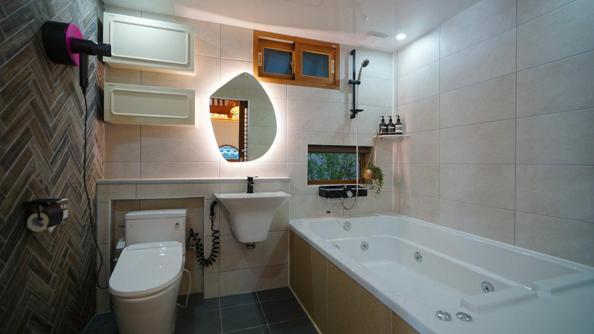 And Spring Hotel Jeonju Bagian luar foto