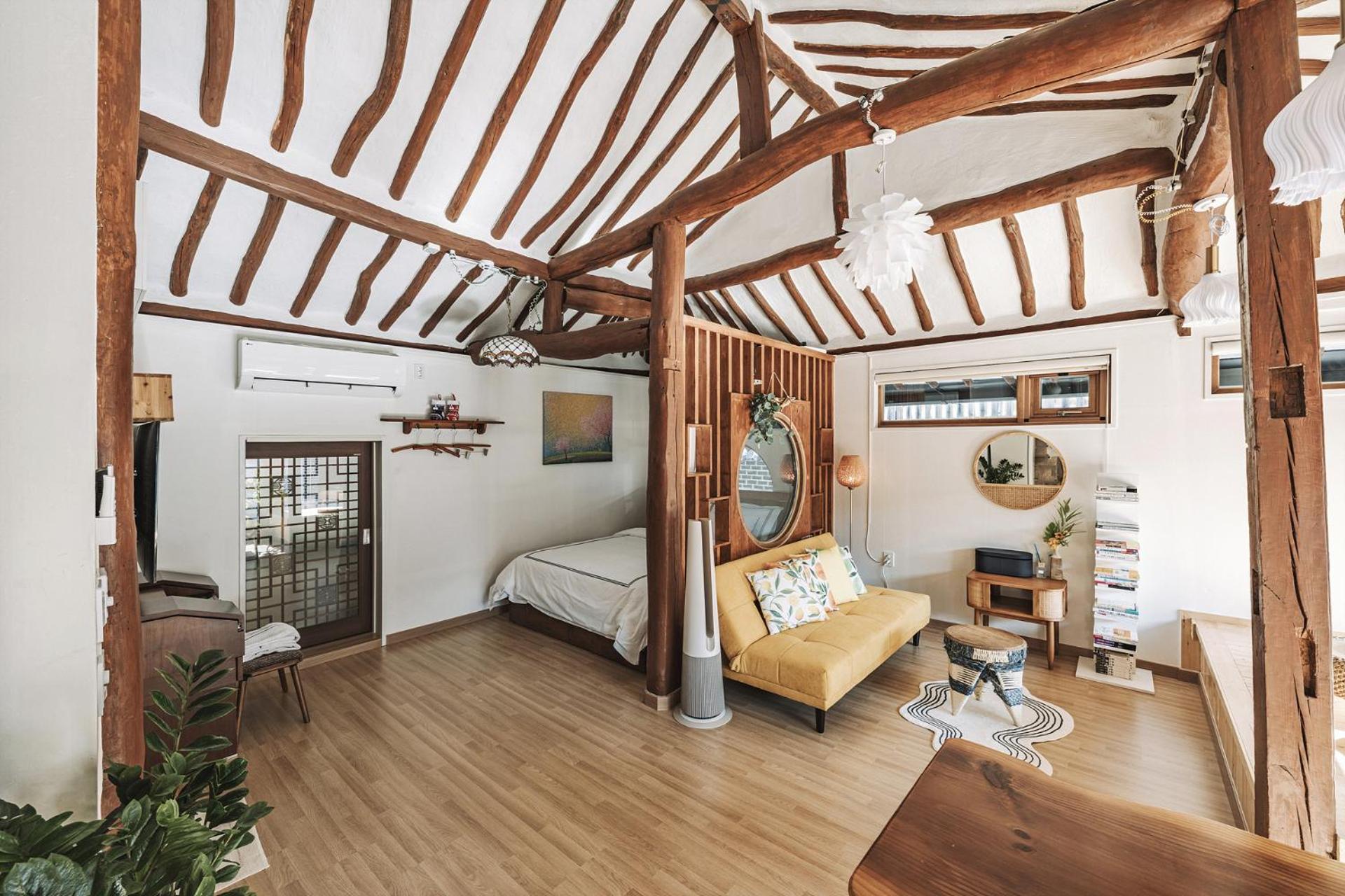 And Spring Hotel Jeonju Bagian luar foto