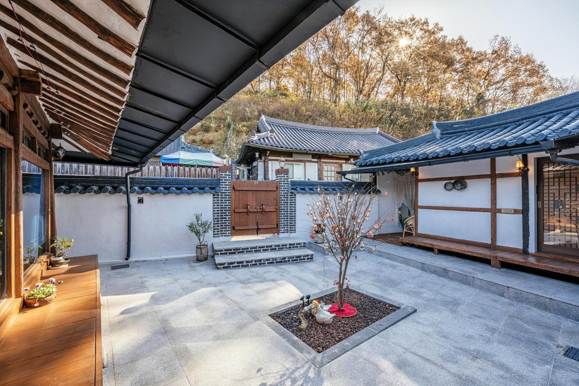 And Spring Hotel Jeonju Bagian luar foto